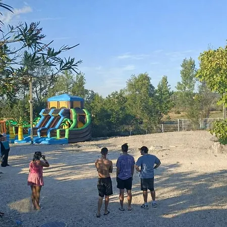 Avec Animaux - 8 Pers. - Api-1-52-2839 אתר קמפינג